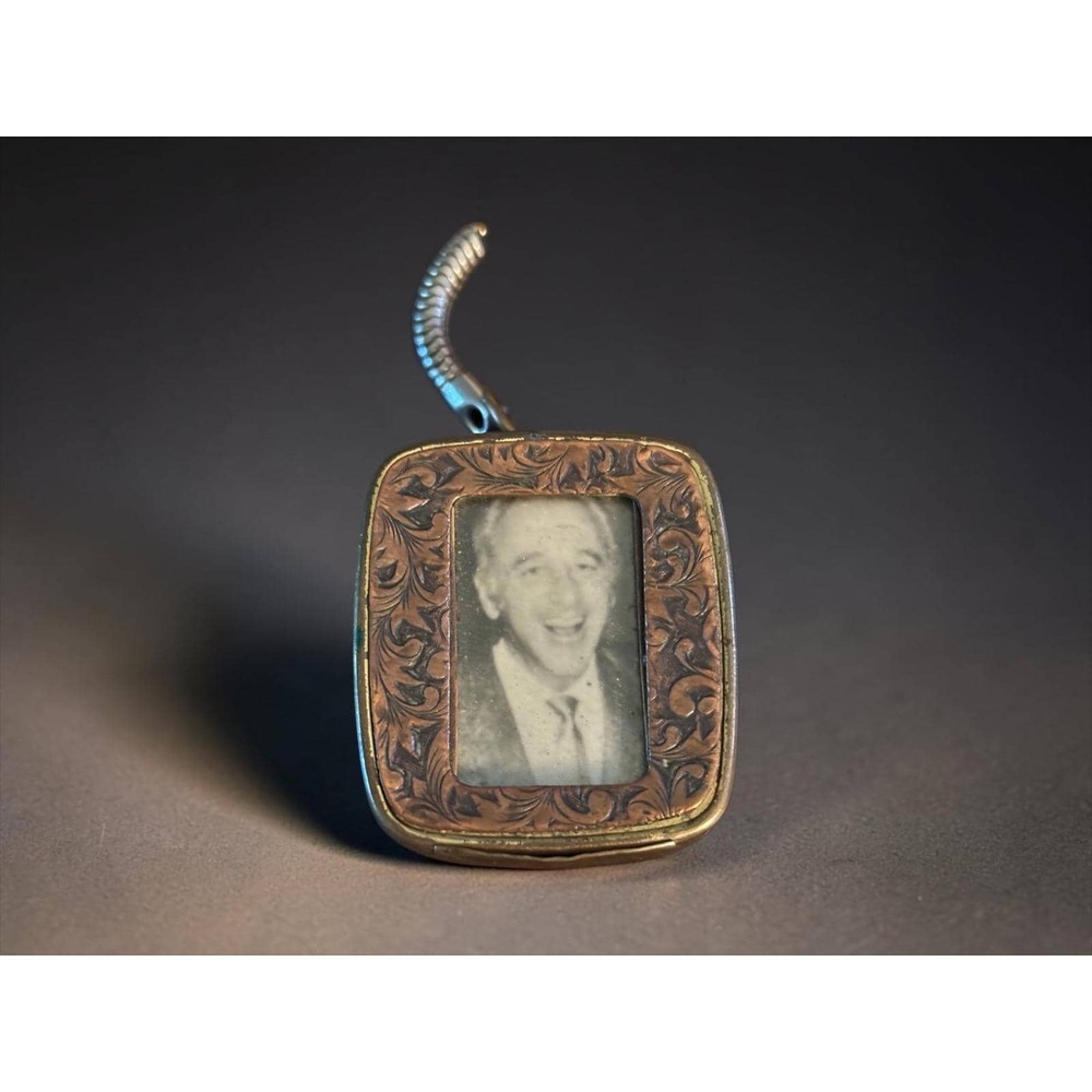 VTG Sankyo Japan Musical Locket  Keepsake Keychain Brass Etched Photo Music Box